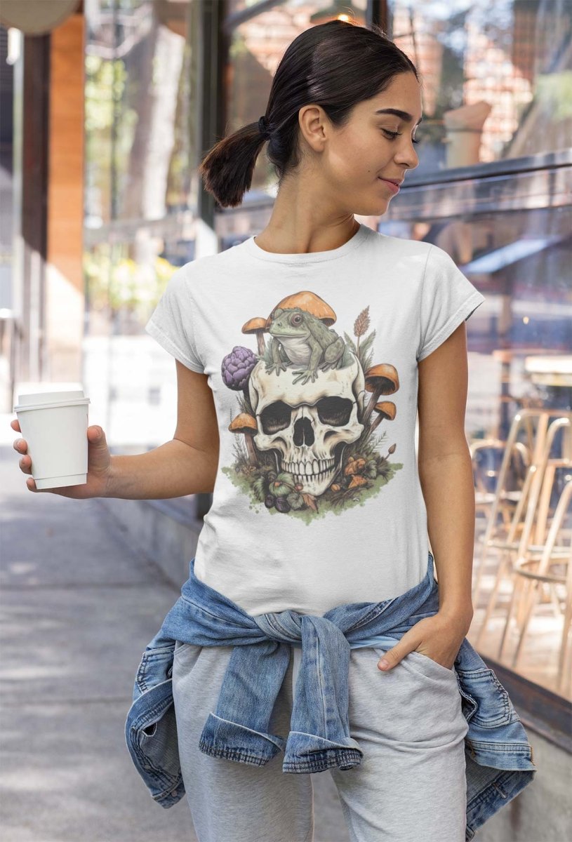 Frog On Skull Cottagecore Unisex T-shirt